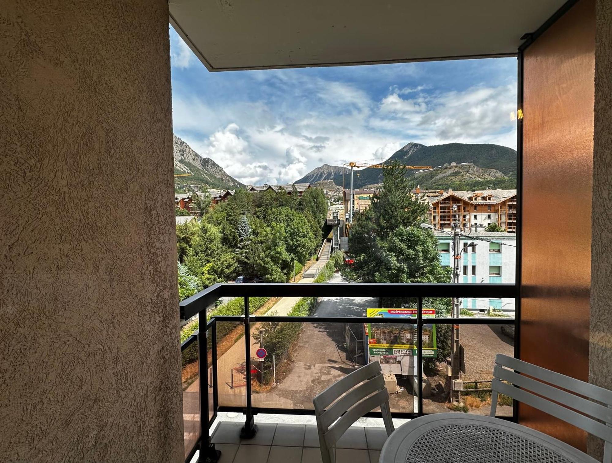 Appartement Centre Ville Pied De Piste Briancon Bagian luar foto